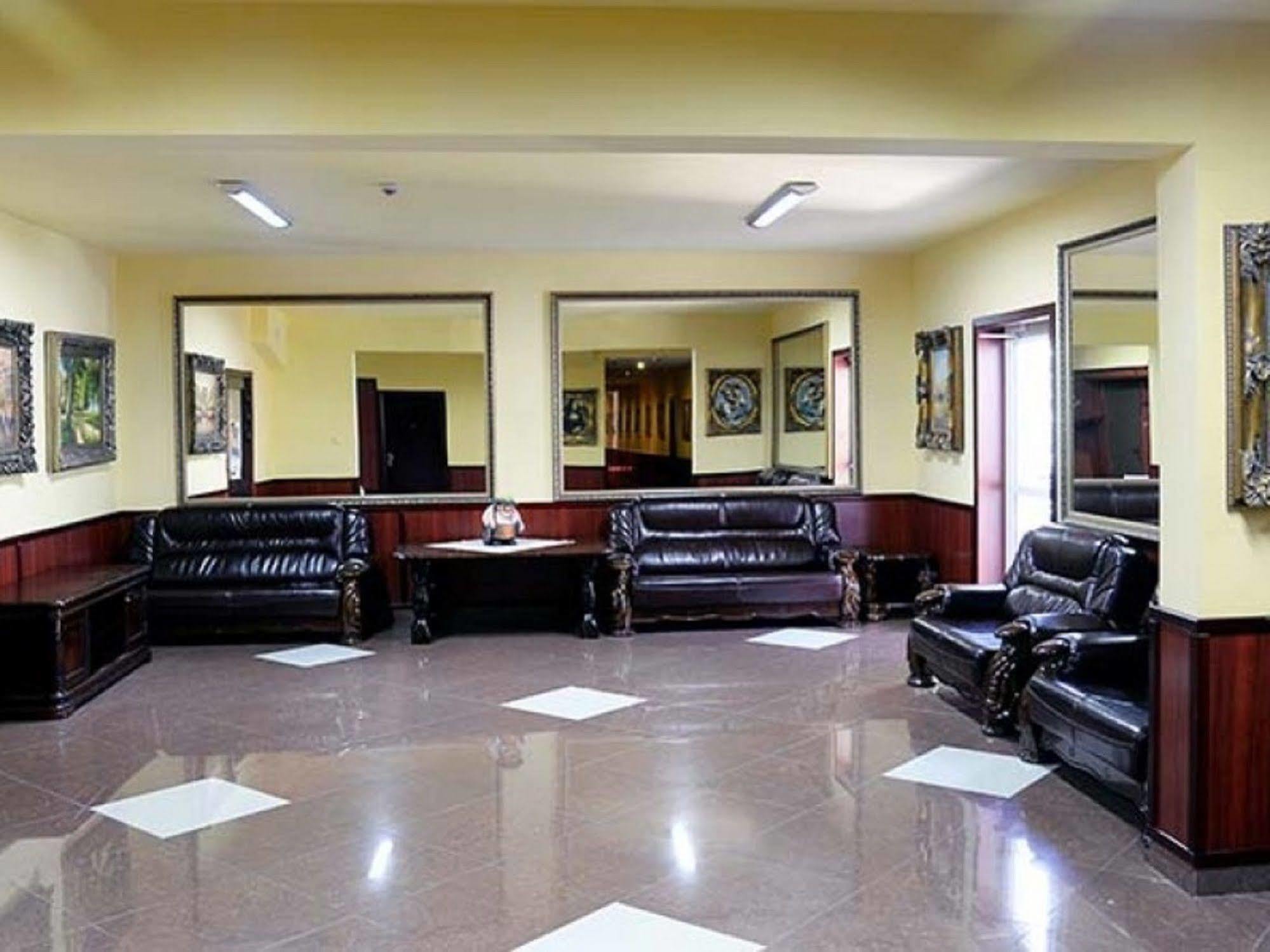 Hotel Dobosz Police Exterior foto