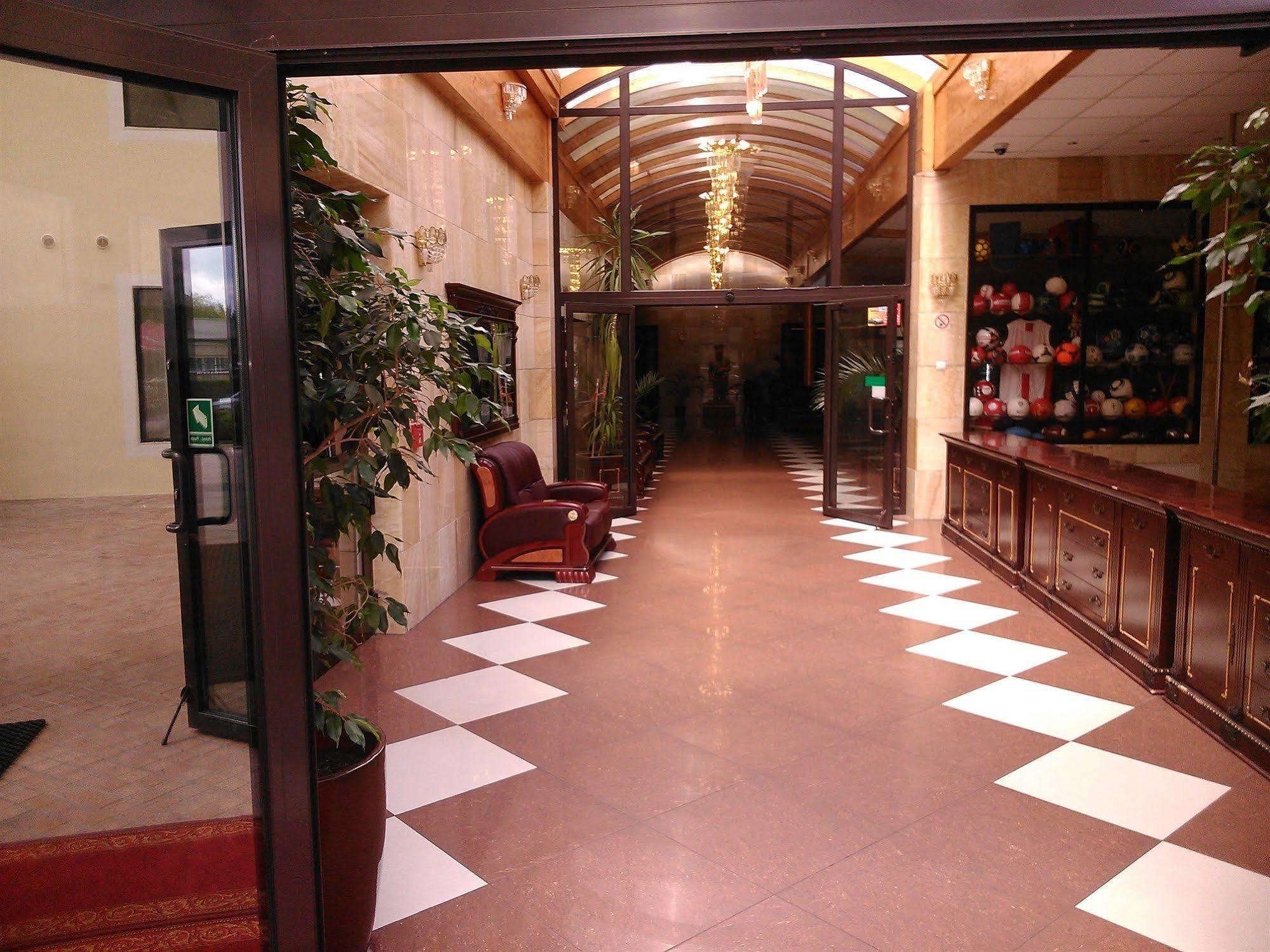 Hotel Dobosz Police Exterior foto